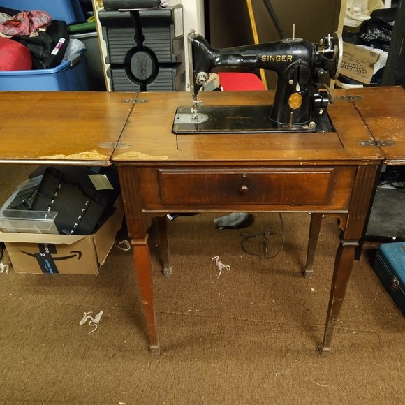 1948 Singing 201-2 Sewing Machine - Picture 3 of 4